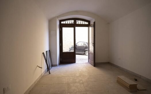 Locale commerciale (Centro storico) Via Roma