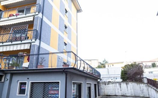 Locale commerciale (Piazza d’Armi) Via Pastorelli