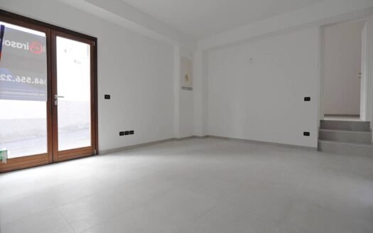 Locale commerciale (Centro storico) Via Simeonibus