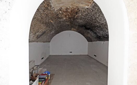 Locale commerciale (Centro storico) Via Simeonibus