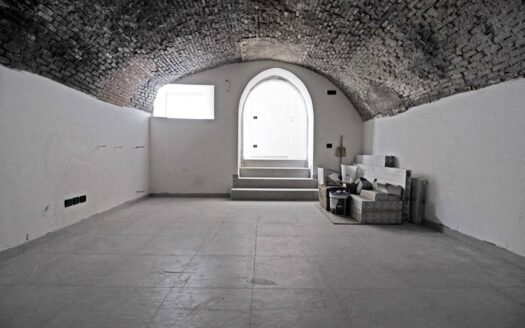 Locale commerciale (Centro storico) Via Simeonibus