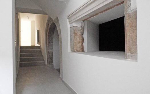 Locale commerciale (Centro storico) Via Simeonibus