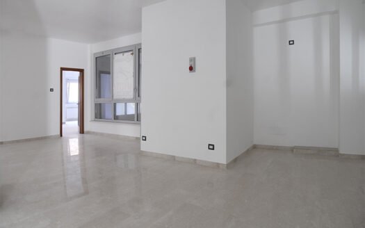 Affittasi ampio locale su due livelli in centro storico