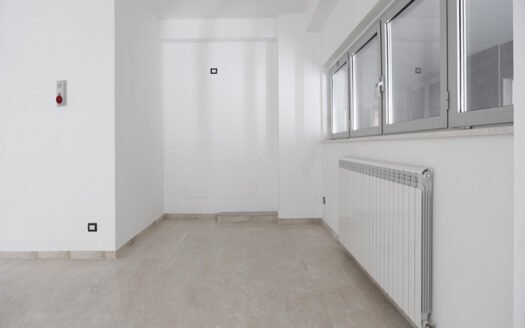 Affittasi ampio locale su due livelli in centro storico