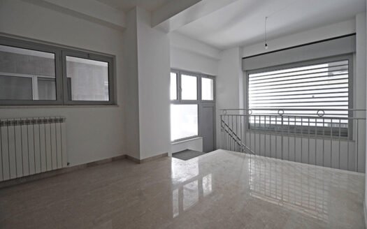 Affittasi ampio locale su due livelli in centro storico