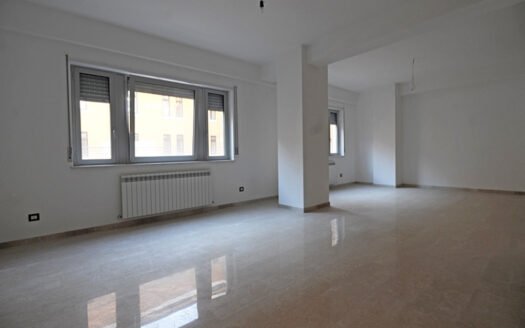 Affittasi ampio locale su due livelli in centro storico