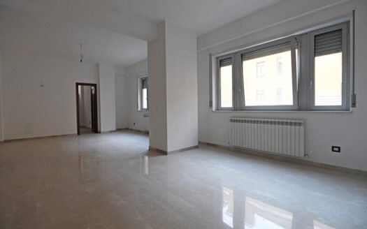 Affittasi ampio locale su due livelli in centro storico