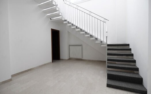 Affittasi ampio locale su due livelli in centro storico