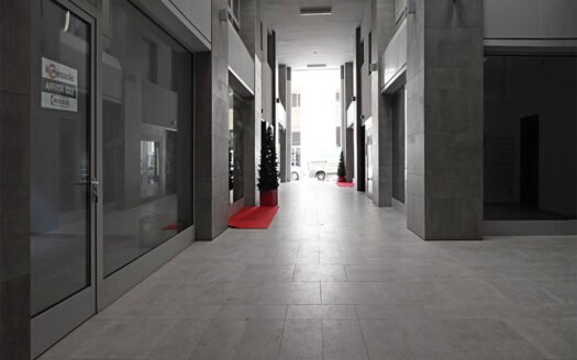 Affittasi ampio locale su due livelli in centro storico