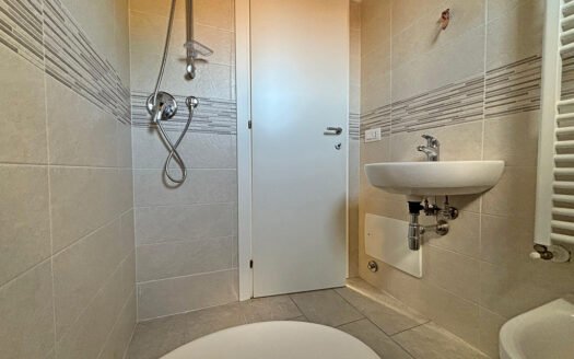 Affittasi ufficio con vista panoramica sul parco del Castello