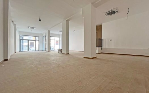 Vendesi locale commerciale in Via Sallustio