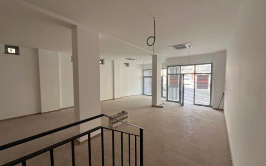 Vendesi locale commerciale in Via Sallustio