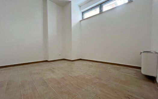 Vendesi locale commerciale in Via Sallustio