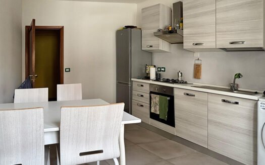 Vendesi appartamento su due livelli in Via Strinella