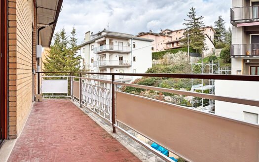 Vendesi appartamento su due livelli in Via Strinella