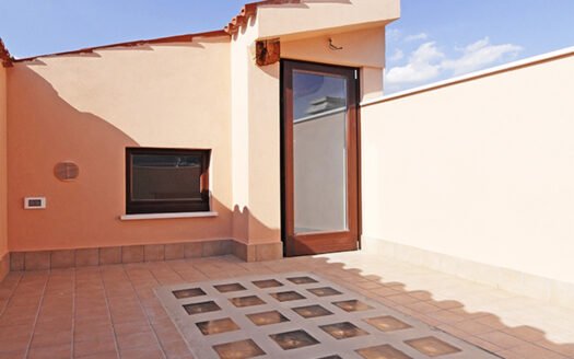 Affittasi attico con terrazzo su Piazza Duomo