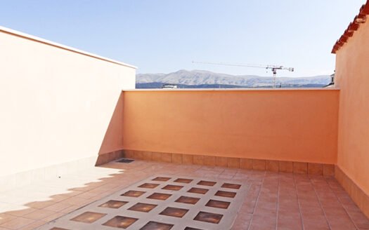Affittasi attico con terrazzo su Piazza Duomo