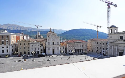 Affittasi attico con terrazzo su Piazza Duomo