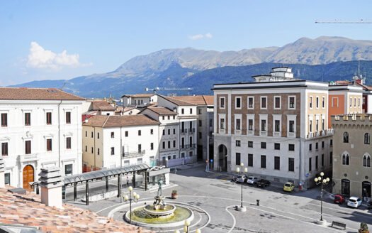 Affittasi attico con terrazzo su Piazza Duomo
