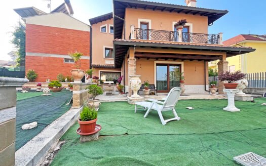 Villa unifamiliare nell'immediata periferia