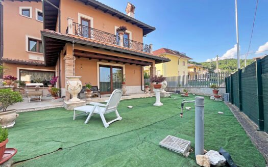 Villa unifamiliare nell'immediata periferia