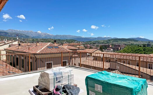 Cielo terra indipendente alle spalle del Corso