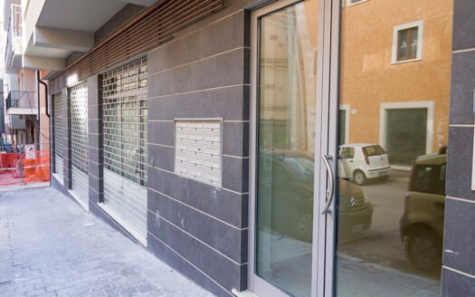 Locali commerciali in Via Sallustio