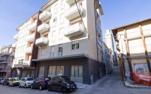 Locali commerciali in Via Sallustio