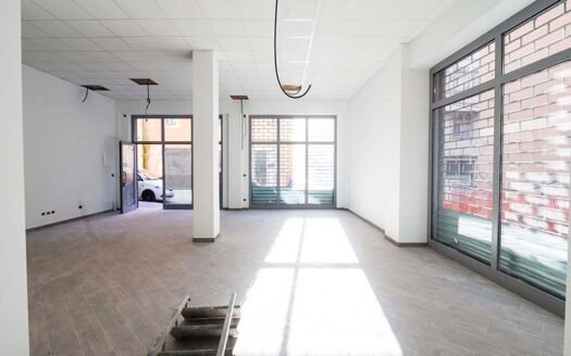 Locali commerciali in Via Sallustio