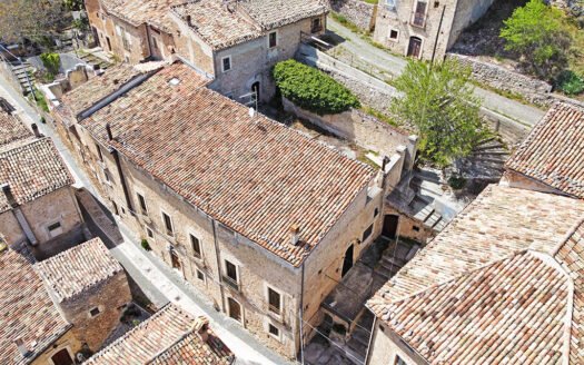 Complesso immobiliare a Calascio