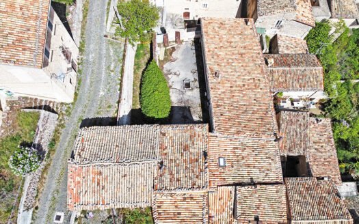 Complesso immobiliare a Calascio