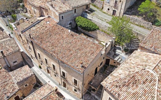 Complesso immobiliare a Calascio