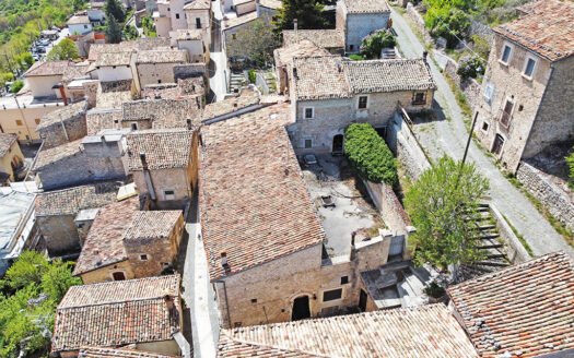 Complesso immobiliare a Calascio