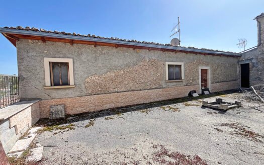 Complesso immobiliare a Calascio