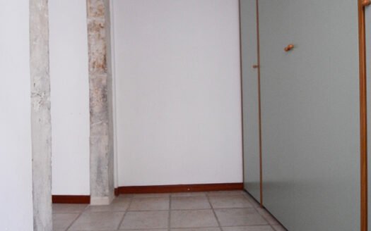 Trilocale in palazzo storico in Piazza S.Giusta