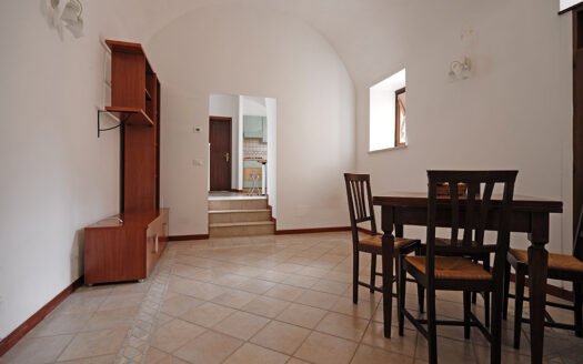 Trilocale in palazzo storico in Piazza S.Giusta