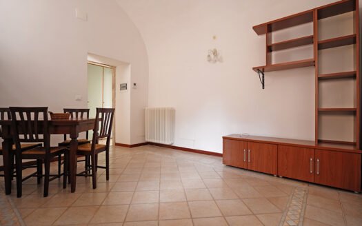 Trilocale in palazzo storico in Piazza S.Giusta