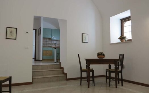 Trilocale in palazzo storico in Piazza S.Giusta