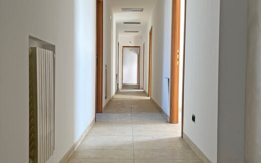 Vendesi fabbricato ad uso ufficio