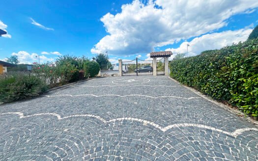 Villa singola con ampio giardino panoramico