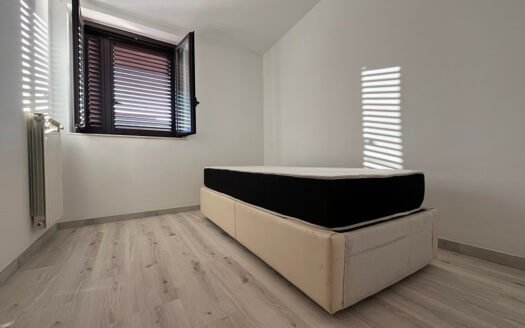 Affittasi solo a referenziati in zona fuori Porta Napoli