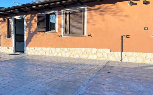 Affittasi solo a referenziati in zona fuori Porta Napoli