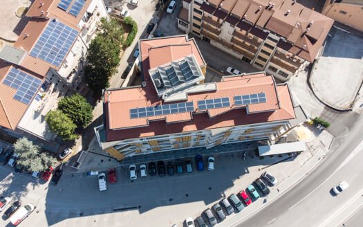 Affittasi ampio locale commerciale in zona servita