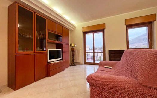 Appartamento Luminoso con Vista Panoramica in Affitto