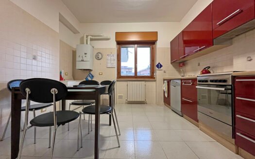 Appartamento Luminoso con Vista Panoramica in Affitto