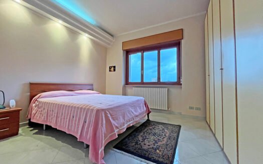 Appartamento Luminoso con Vista Panoramica in Affitto