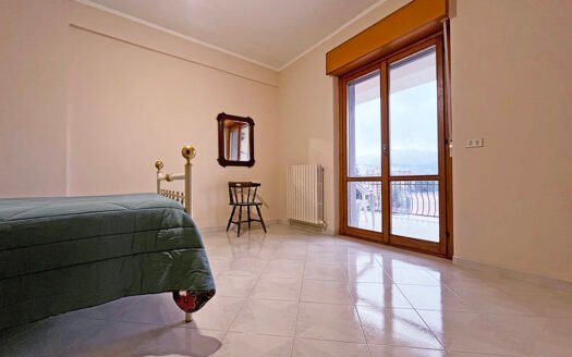 Appartamento Luminoso con Vista Panoramica in Affitto