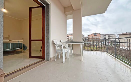 Appartamento Luminoso con Vista Panoramica in Affitto