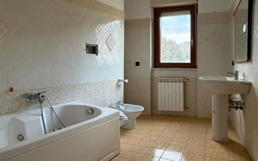 L’Aquila-Pettino: Bilocale ideale uso abitativo e uso studio