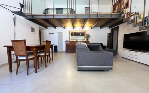 Elegante appartamento con cantina in centro storico